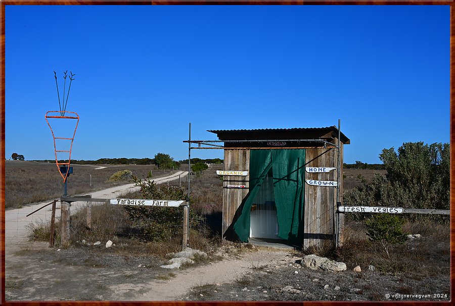 

Venus Bay
'Paradise Farm'
'We are on a mission to feed Venus Bay and Port Kenny 
fresh vegetables, pickled goods and delicious sweet chilli 
and tomato sauces'  -  33/43