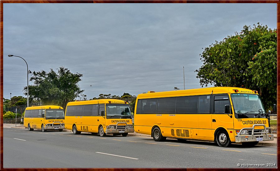 

Streaky Bay
Schoolbus

♪  School's out for summer
School's out forever
I'm bored to pieces  ♪
(Alice Cooper, Schools out)  -  4/11