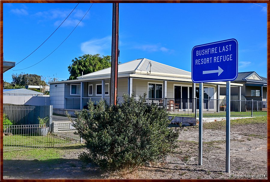 

Coffin Bay
Vluchtplaats tijdens bosbrand  -  18/34