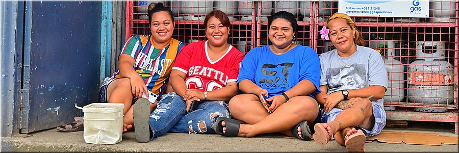 14 feb 2026
Apia (Samoa)
Voor de supermarkt
Wachten op Valentine