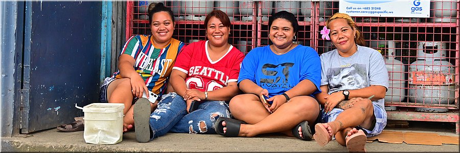 14 feb 2026
Apia (Samoa)
Voor de supermarkt
Wachten op Valentine