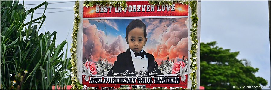 9 mrt 2026
Nuku'alofa (Tonga)
Vuna Road
Begraafplaats met affiches