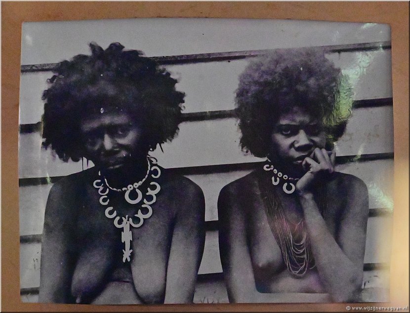 18 mrt 2026
Port Vila 
Nasional Miusium Blong Vanuatu
2 Futuna-vrouwen met schelpenketting (1890)