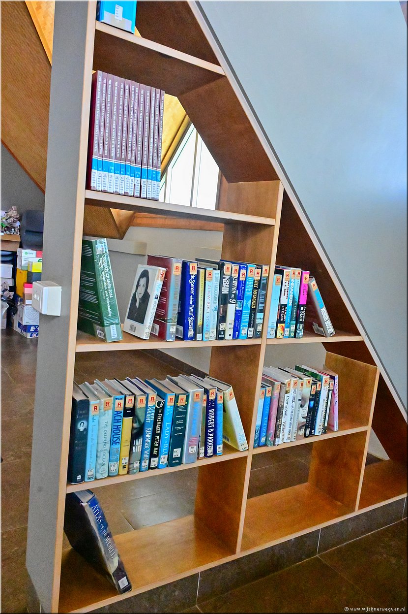 18 mrt 2026
Port Vila 
Nasonal Laebri mo Nasonal Akaev
en de rest van de collectie: 62 boeken & 1 atlas