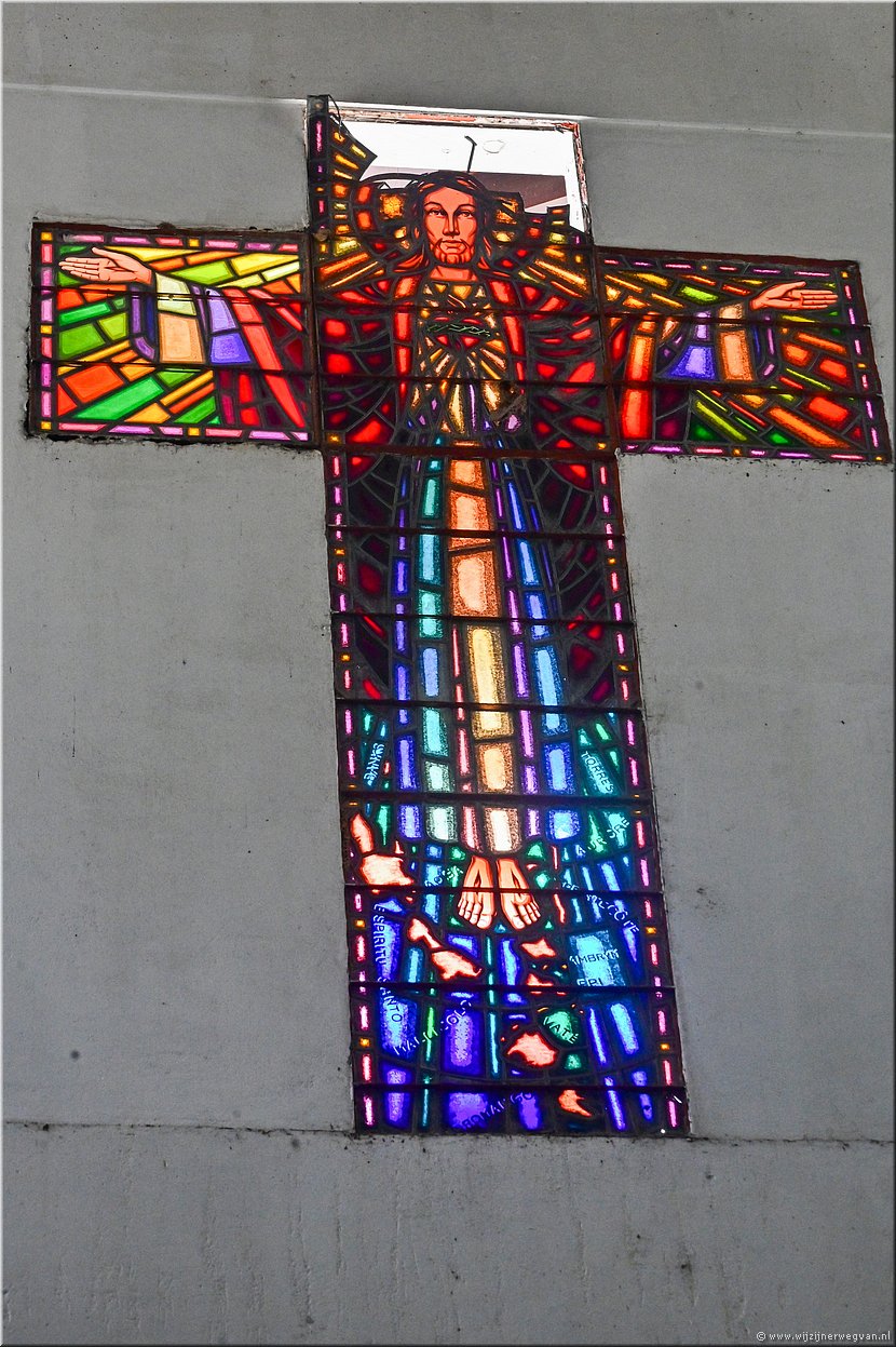 22 mrt 2026
Port Vila (Vanuatu)
Cathedrale de Sacre-Coeur 
(Kathedraal van het heilig hart)
Cycloon-schade? Of zo'n dekselse rekel met een kattepult?