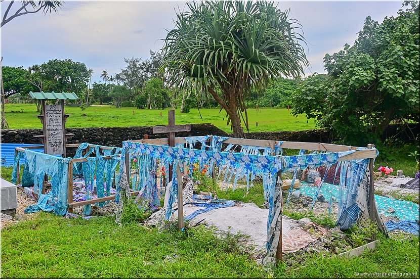 23 mrt 2026
Port Vila (Vanuatu)
Pango kerkhof
Graven worden aangelegd om een jaar of 5 mee te gaan