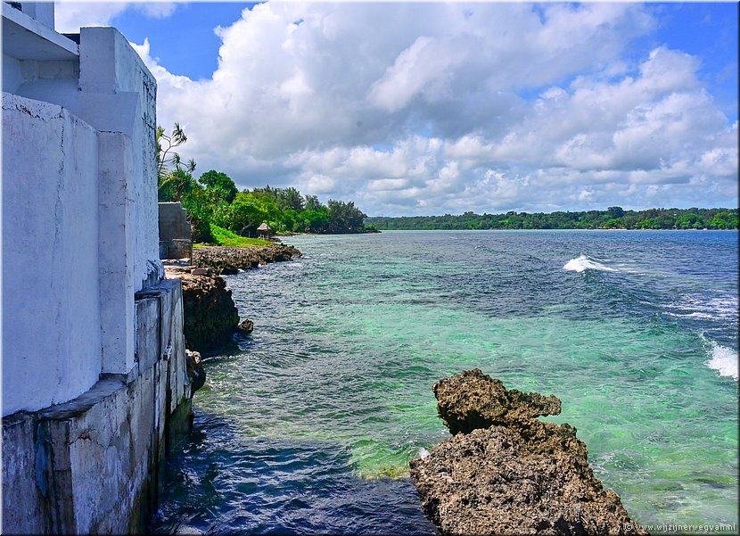 26 mrt 2026
Port Vila (Vanuatu)
De muur van ons guesthouse doet ook dienst als zeedijk