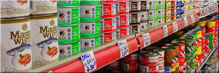 28 maart 2026
Port Vila (Vanuatu)
Een kwart van de voedingswaren in een kleine supermarkt bestaat uit ingeblikte vis