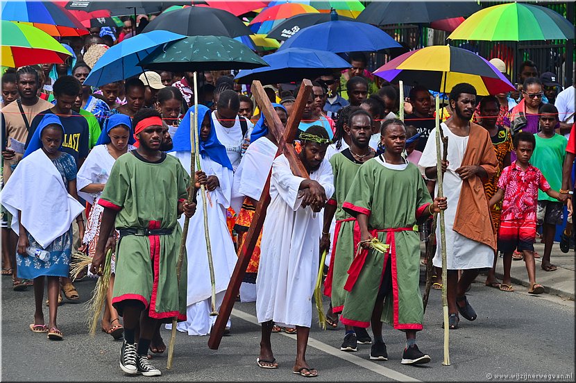 3 april 2026
Port Vila (Vanuatu)
Teoma Street
'Stations of the Cross Parade' (Kruisweg)
Jezus