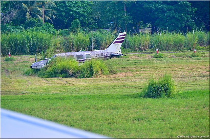 10 apr 2026
Port Vila (Vanuatu)
Internationale luchthaven Bauerfield
Vliegtuigwrakken langs de startbaan - een opwekkend gezicht