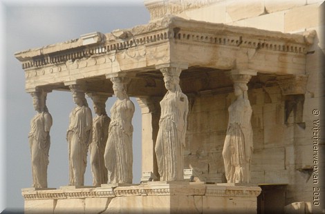De zes kariatiden van het Erechtheion op de Akropolis