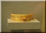 Berlijn  
Altes Museum  
Grafgift Koningin Amanishakheto (1e eeuw v.Chr)
Boven-armband met gevleugelde godin
Meroë, pyramide van Amanishakheto