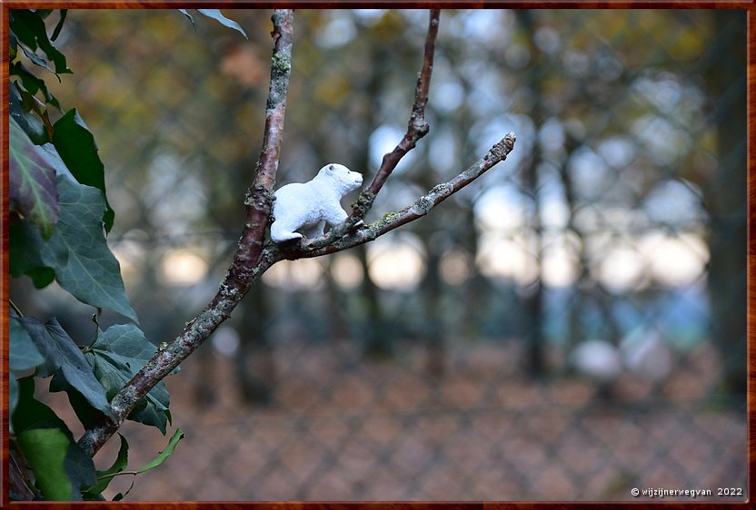 ,  

Langs de rand van Nederland 9
Weert
Laurabosweg
Dierenpark ''t Laurabos'        6/34