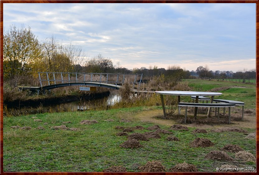 ,  

Langs de rand van Nederland 9
Weert
'Kempen Broek'
Tungelroyse Beek
'Kerke Brkske'        15/34