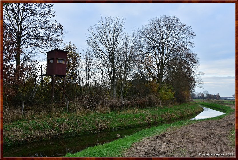 ,  

Langs de rand van Nederland 9
Weert
'Kempen Broek'
Tungelroyse Beek        16/34