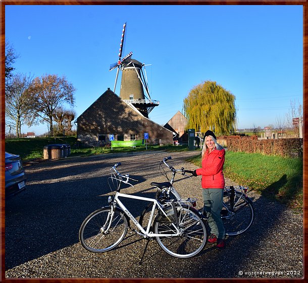 ,  

Rondje Nederland 11 
Stevensweert
Molendijk
'De Hompesche Molen'
Met de fiets naar Thorn        2/56