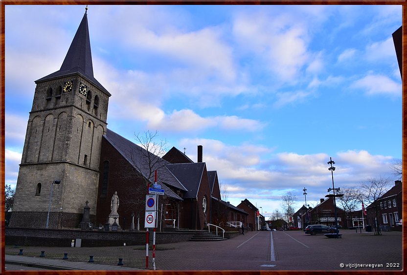 ,  

Rondje Nederland 11 
Maasbracht
Sint Gertudiskerk        25/56