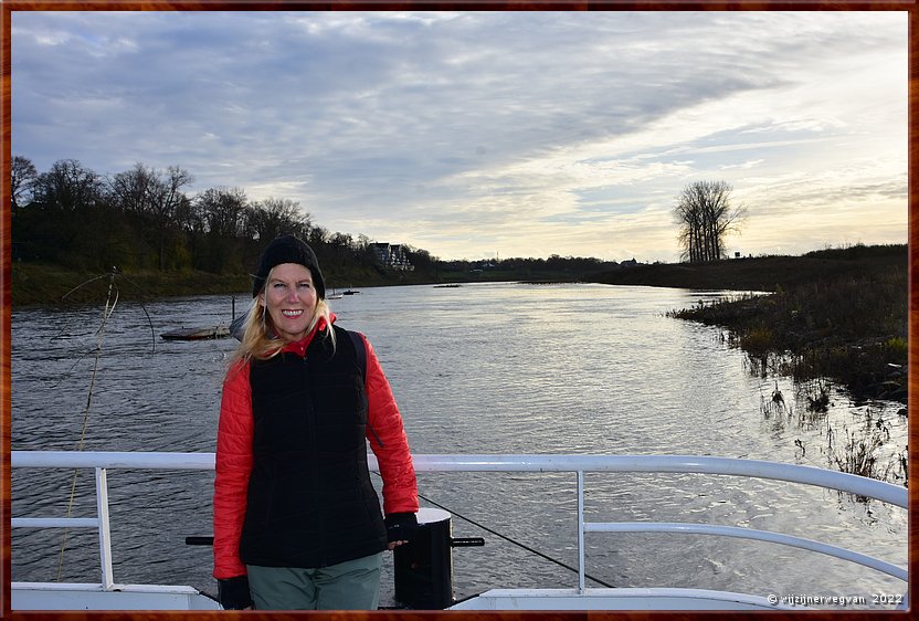 ,  

Rondje Nederland 13
Berg
Maas, rivier
'Hoal Euver II', veerdienst Berg (Nl)-Meeswijk (B)        16/29