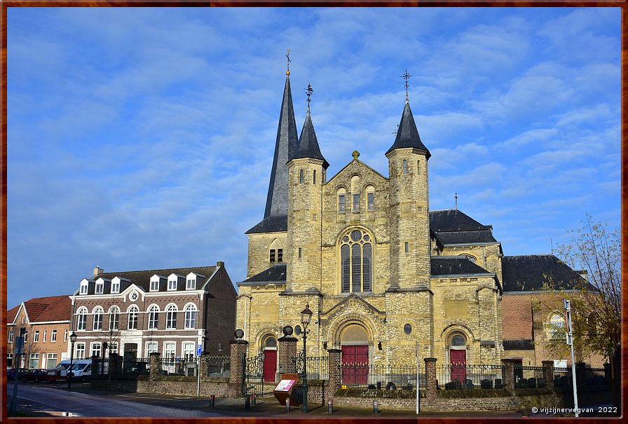 ,  

Rondje Nederland 14
Geulle aan de Maas
Geulderlei
Sint Martinuskerk        5/48