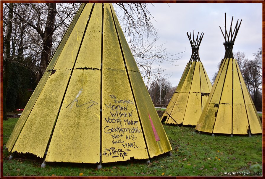 ,  

Rondje Nederland 14
Maastricht
Beatrixhaven
Klipperweg
'Wigwams', Total Design (2001)        13/48