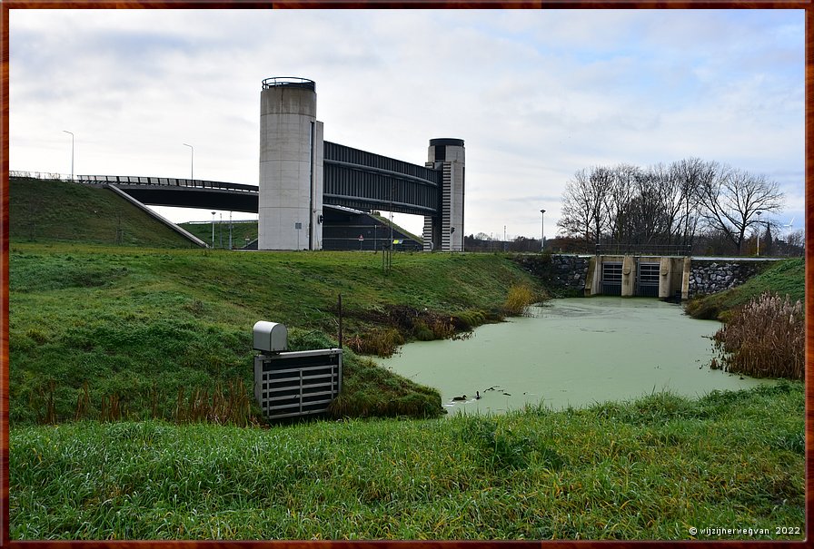 ,  

Rondje Nederland 14
Maastricht
Keersluis Limmel
Julianakanaal        16/48