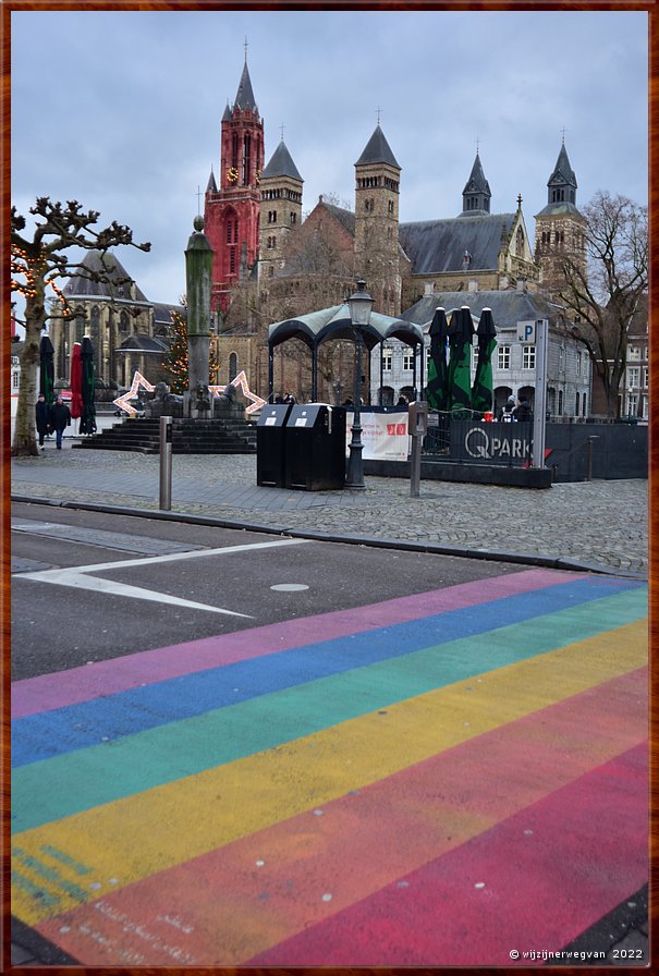 ,  

Rondje Nederland 14
Maastricht
Grote Staat/Vrijthof
Regenboogzebrapad        30/48