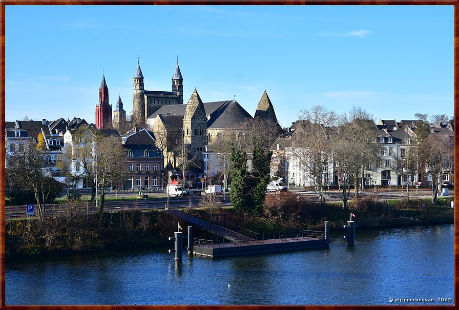 Maastricht, Centrum Maastricht vanuit de Hoge Brug 

Rand van Nederland 15        16/72