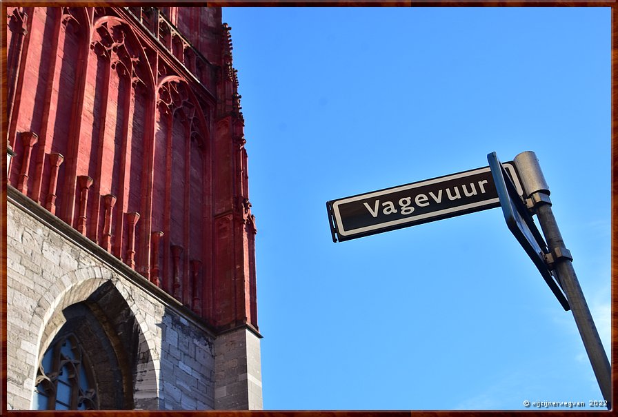 Maastricht, Vagevuur met de Sint-Janskerk 

Rand van Nederland 15        23/72