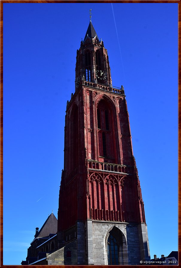 Maastricht, Rood geverfde toren Sint Janskerk 

Rand van Nederland 15        25/72